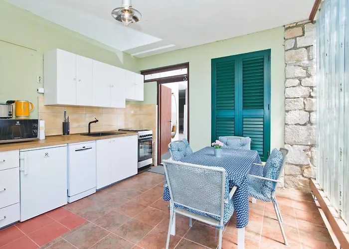 Cvjetan 아파트 흐바르