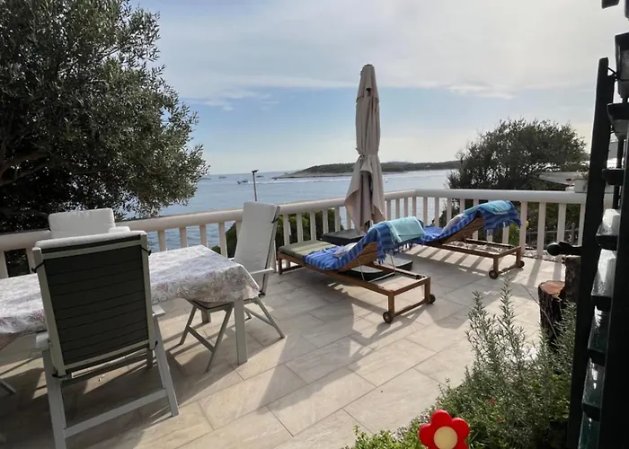 Cvjetan 아파트 흐바르